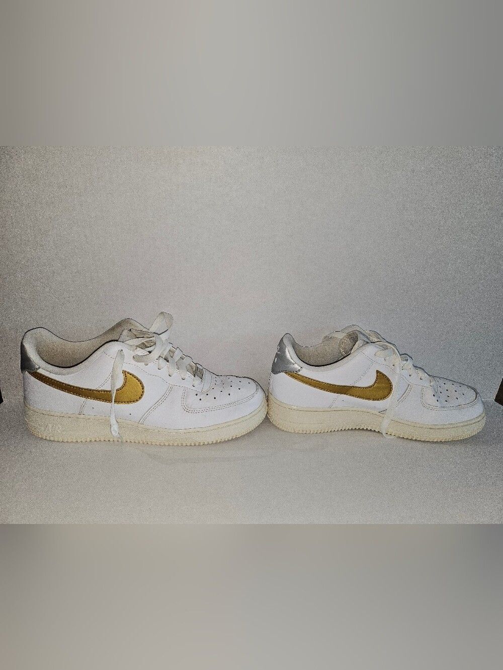 Nike Air Force 1 White / Gold